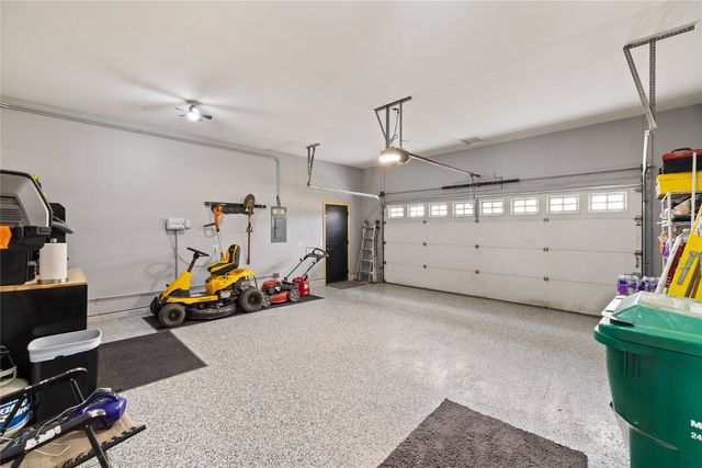 6512 N Winwood Drive, Johnston, IA 50131