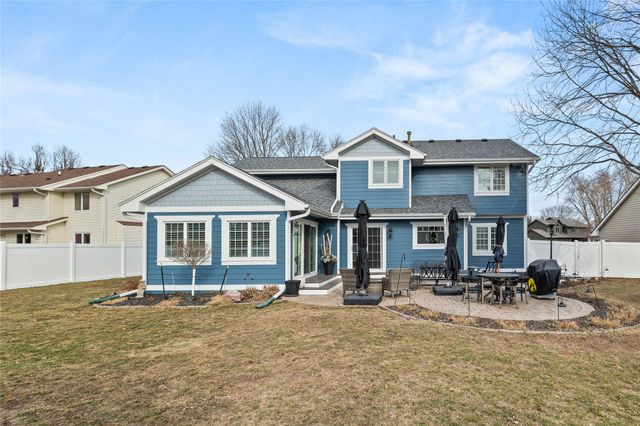 6512 N Winwood Drive, Johnston, IA 50131