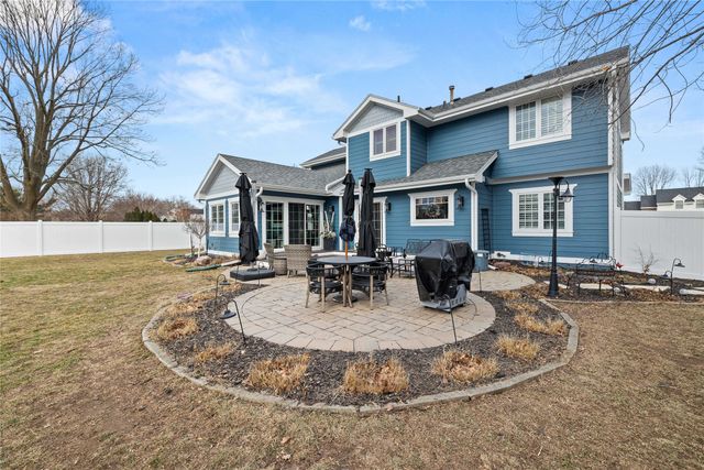 6512 N Winwood Drive, Johnston, IA 50131