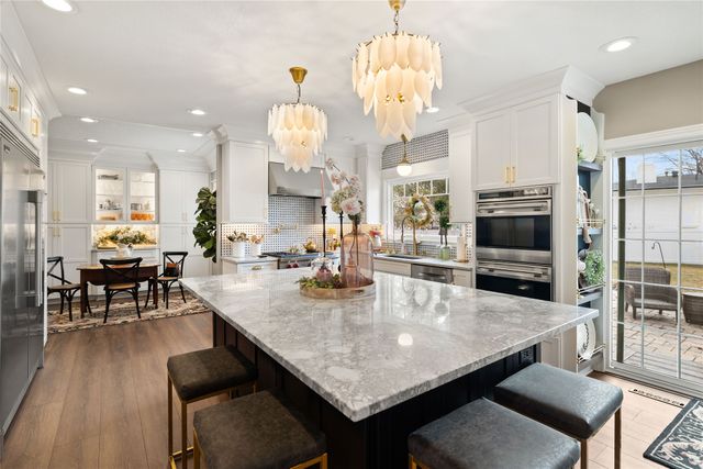 6512 N Winwood Drive, Johnston, IA 50131