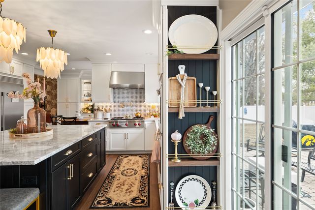 6512 N Winwood Drive, Johnston, IA 50131