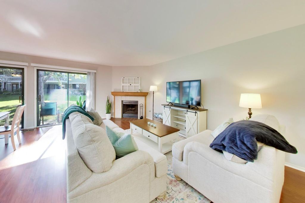 265 Wilmette Court B1, Schaumburg, IL 60193 — photo 2