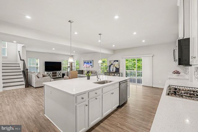 102 ELMSLEY LN, Stafford, VA 22554