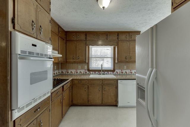 517 Cole Drive, Lilburn, GA 30047