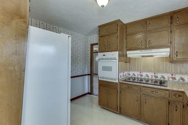 517 Cole Drive, Lilburn, GA 30047