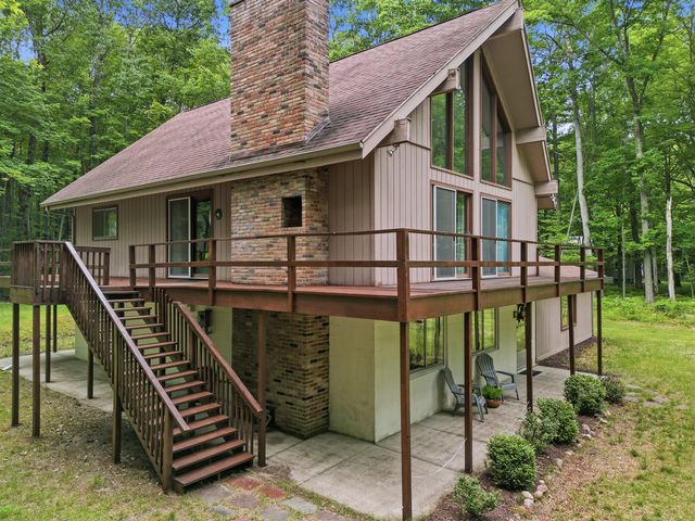 9352 W Circle Drive, Canadian Lakes, MI 49346