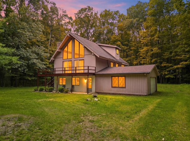9352 W Circle Drive, Canadian Lakes, MI 49346