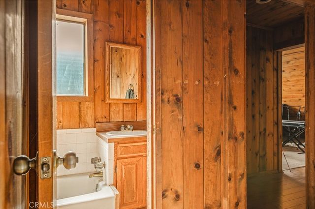 1284 Cortina, Lake Arrowhead, CA 92352