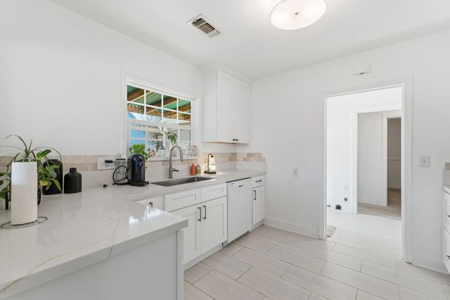 4570 E Tulare Street, Fresno, CA 93702