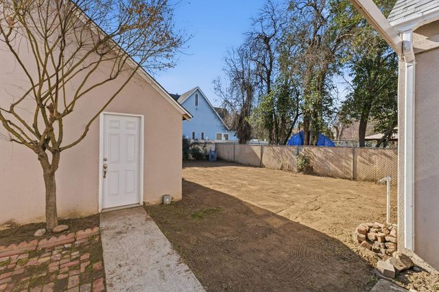 4570 E Tulare Street, Fresno, CA 93702