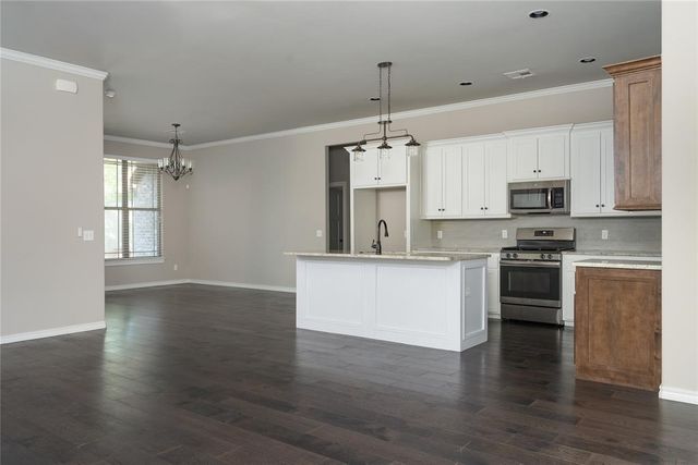 11933 SW 17th Street, Yukon, OK 73099