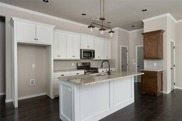 11933 SW 17th Street, Yukon, OK 73099