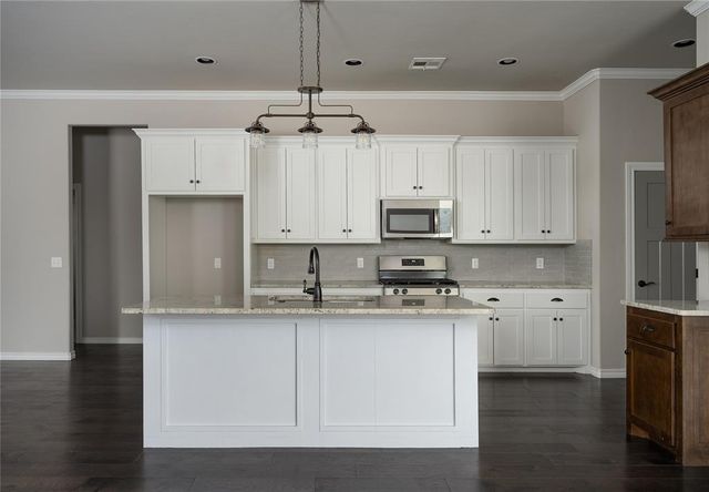 11933 SW 17th Street, Yukon, OK 73099