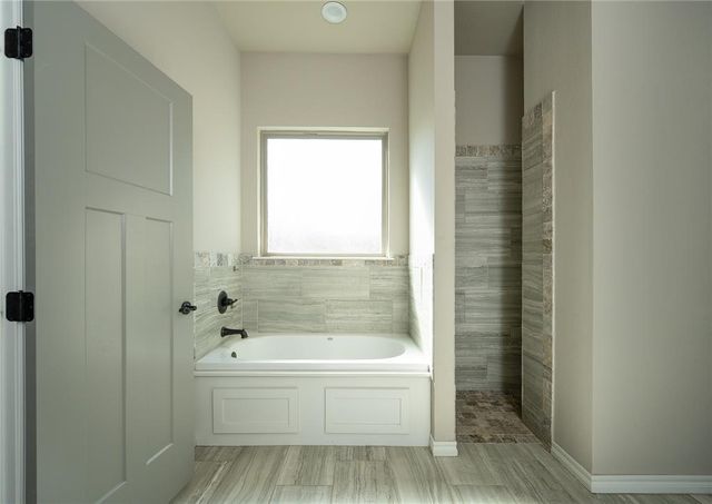 11933 SW 17th Street, Yukon, OK 73099