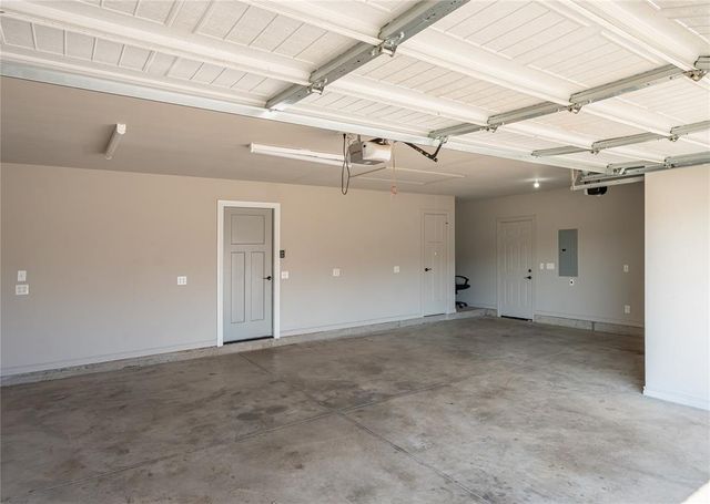 11933 SW 17th Street, Yukon, OK 73099