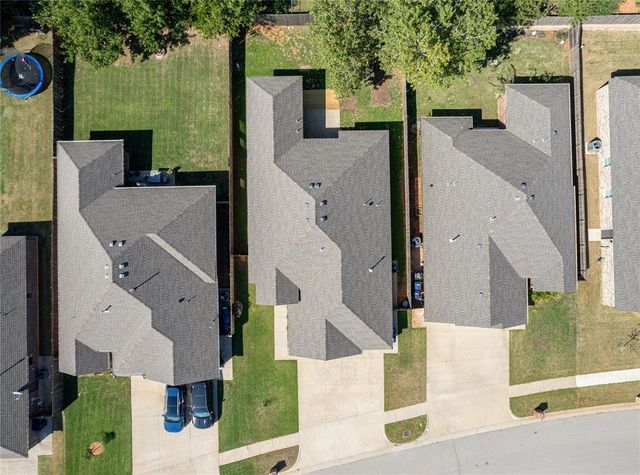 11933 SW 17th Street, Yukon, OK 73099