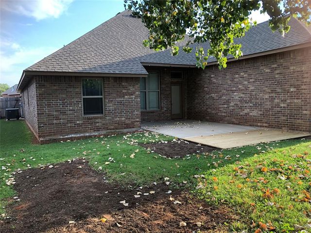 11933 SW 17th Street, Yukon, OK 73099