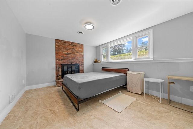 9 Oak Drive, Plainville, MA 02762