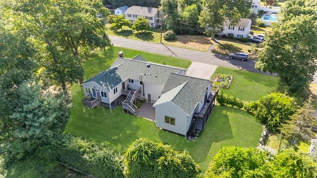 9 Oak Drive, Plainville, MA 02762