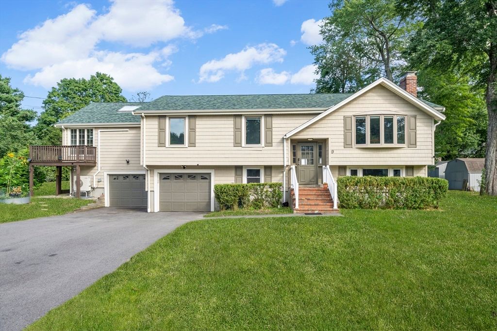 9 Oak Drive, Plainville, MA 02762