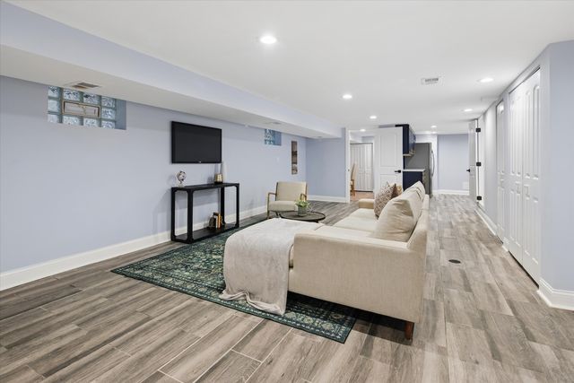 5624 N Mango Avenue, Chicago, IL 60646