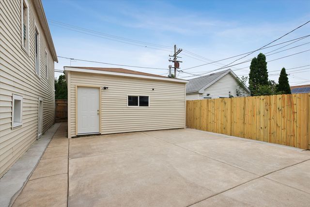 5624 N Mango Avenue, Chicago, IL 60646