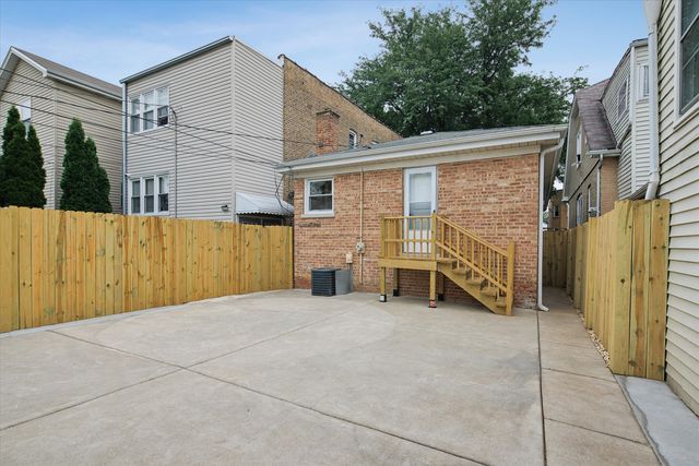 5624 N Mango Avenue, Chicago, IL 60646