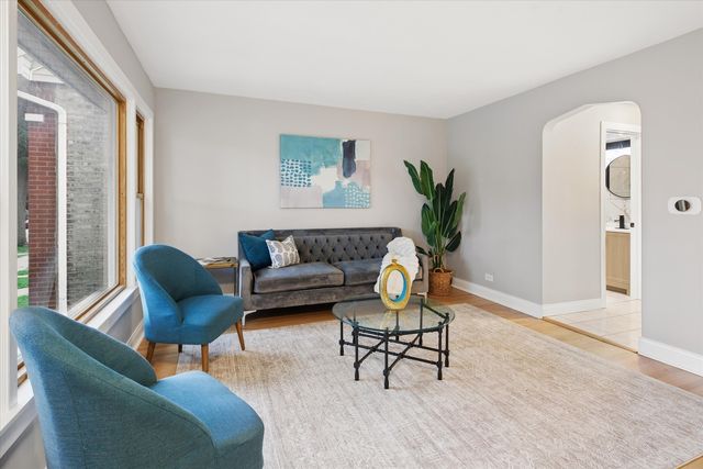 5624 N Mango Avenue, Chicago, IL 60646