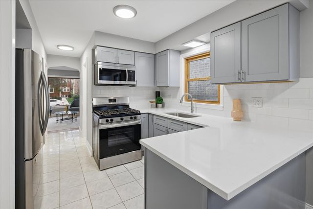 5624 N Mango Avenue, Chicago, IL 60646