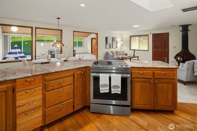 928 Mountain Lane, Edmonds, WA 98020