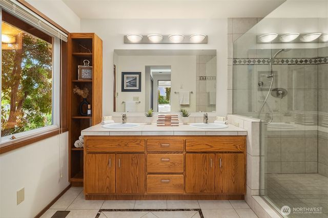 928 Mountain Lane, Edmonds, WA 98020