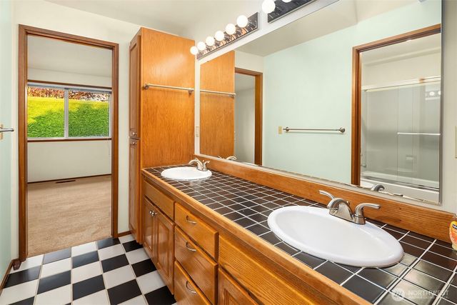 928 Mountain Lane, Edmonds, WA 98020