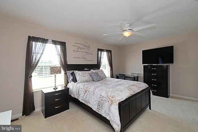41 EDMONDS DR, Royersford, PA 19468