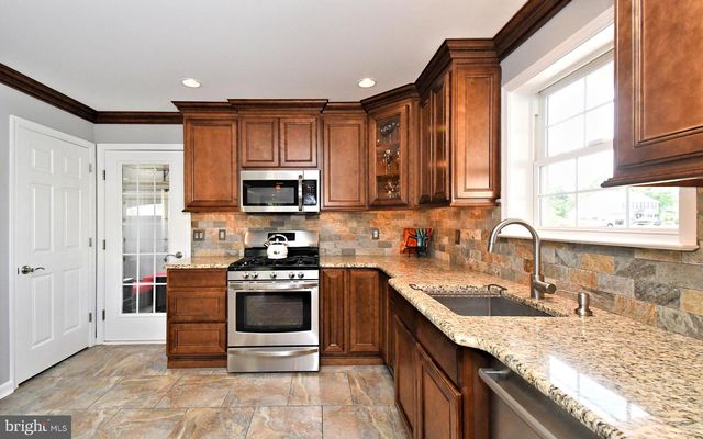 41 EDMONDS DR, Royersford, PA 19468