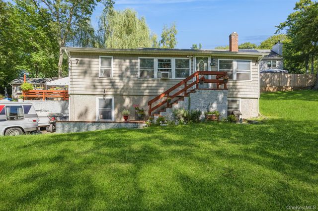 25 Tamarack Road, Rocky Point, NY 11778
