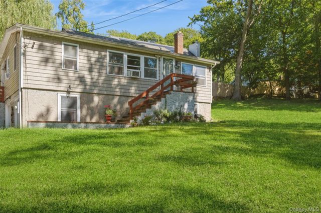 25 Tamarack Road, Rocky Point, NY 11778