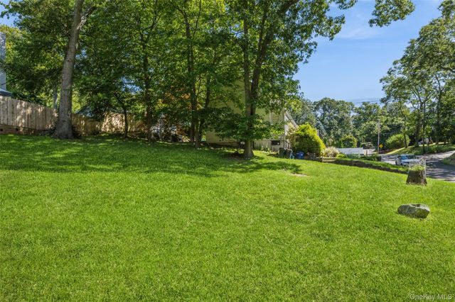 25 Tamarack Road, Rocky Point, NY 11778