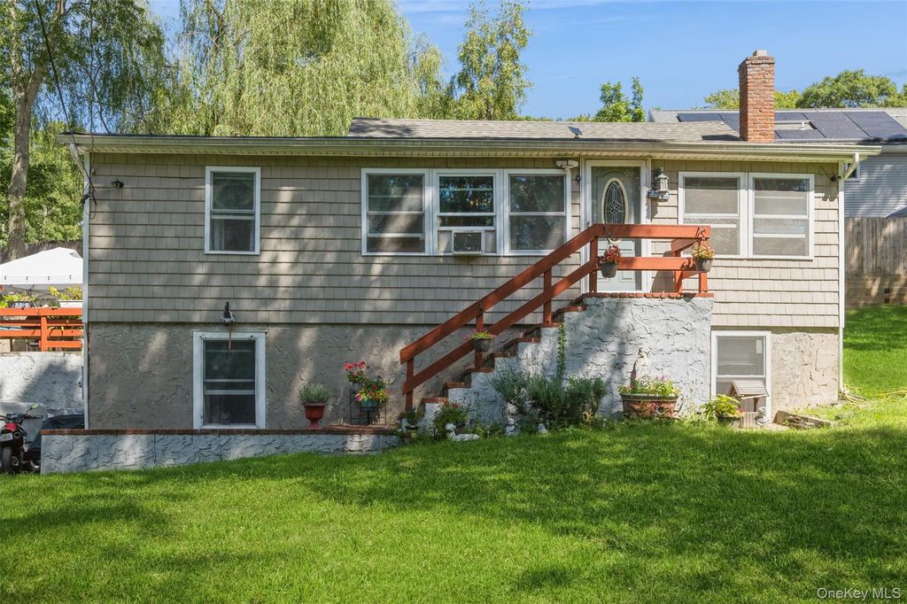 25 Tamarack Road, Rocky Point, NY 11778