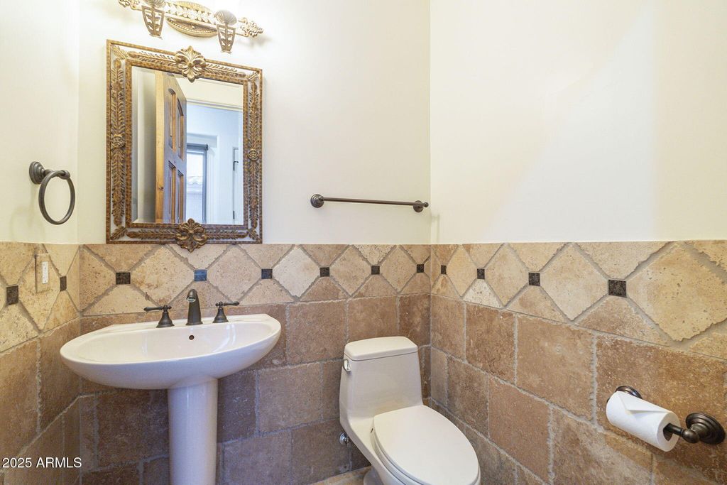 Image 34 of property listing at 15135 E MONUMENT Road, Scottsdale, AZ 85262