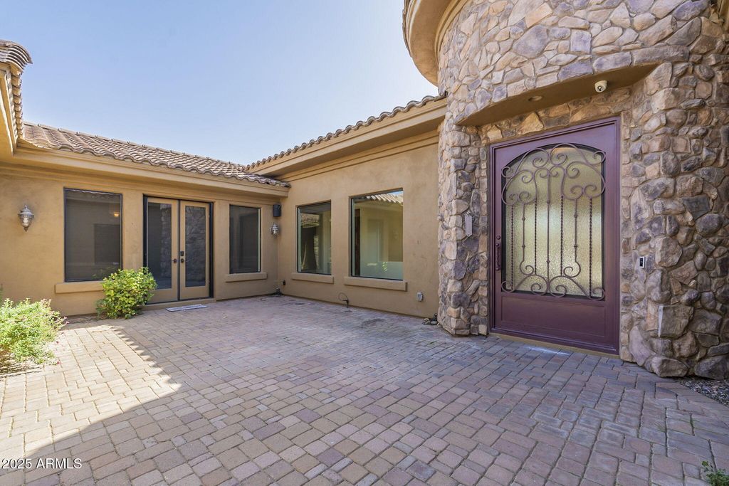 Image 4 of property listing at 15135 E MONUMENT Road, Scottsdale, AZ 85262