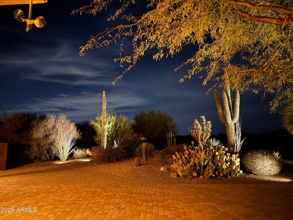 Image 55 of property listing at 15135 E MONUMENT Road, Scottsdale, AZ 85262