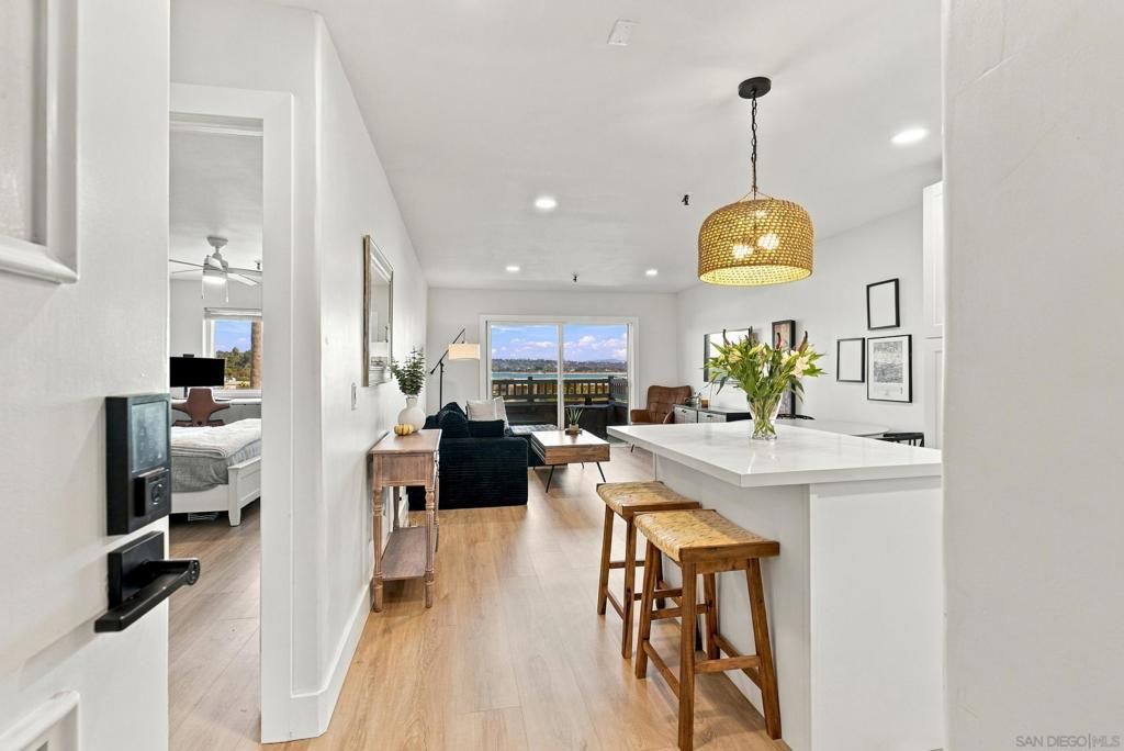 4015 Crown Point Dr 104, San Diego, CA 92109 — photo 2