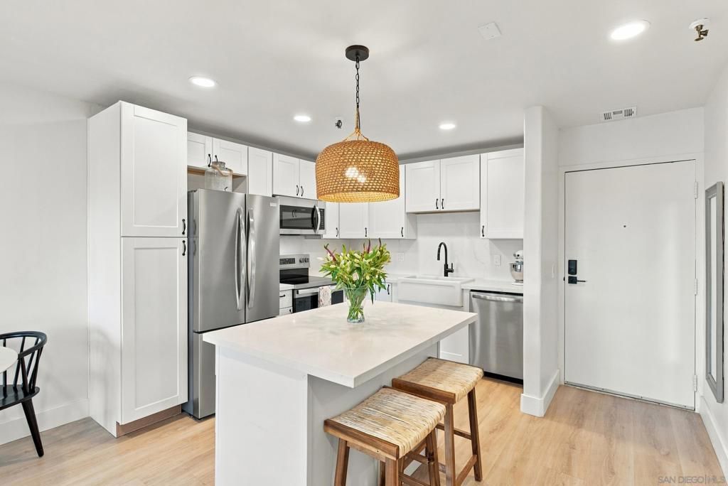 4015 Crown Point Dr 104, San Diego, CA 92109 — photo 3
