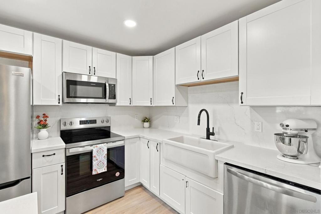 4015 Crown Point Dr 104, San Diego, CA 92109 — photo 4