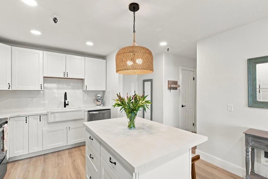 4015 Crown Point Dr 104, San Diego, CA 92109 — photo 5