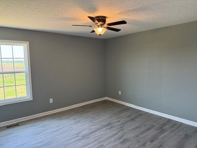 12 Hesselly Rd, Decherd, TN 37324