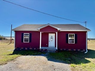 12 Hesselly Rd, Decherd, TN 37324