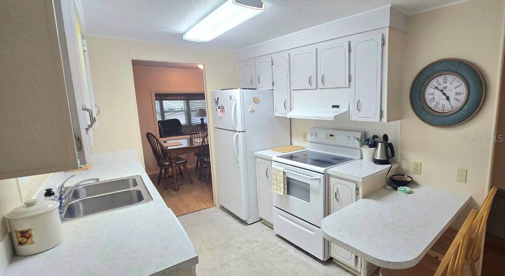 Image 13 of property listing at 40 CONCORD LANE 6, Palm Harbor, FL 34684