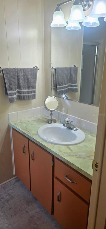 Image 16 of property listing at 40 CONCORD LANE 6, Palm Harbor, FL 34684