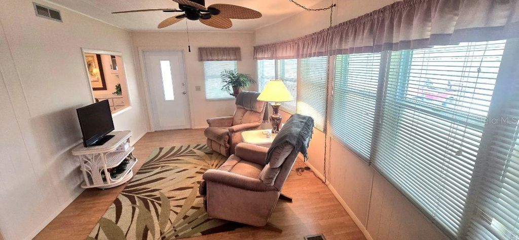 Image 5 of property listing at 40 CONCORD LANE 6, Palm Harbor, FL 34684